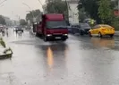 10 dakikalık yağış yolları göle çevirdi