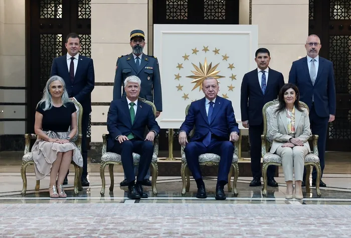 Büyükelçilerden Başkan Erdoğan’a güven mektubu