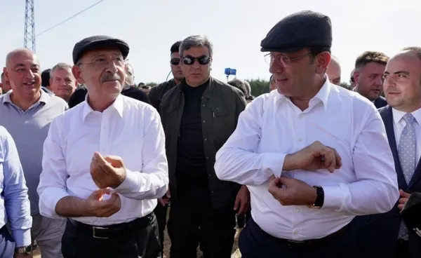 chpli-ozgur-ozelden-adaylik-icin-geri-vites-kilicdaroglu-ile-birlikte-secmenle-resmen-dalga-gectiler-1686930548356.jpg CHP’li Özgür Özel’den adaylık için geri vites - 5