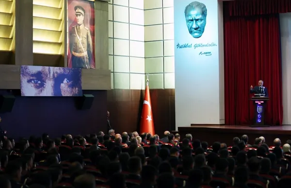 milli-savunma-bakani-hulusi-akardan-yunanistan-mesaji-deniz-ve-hava-kuvvetlerimiz-acik-sekilde-talimatlandiril-1664980261157.jpg Milli Savunma Bakanı Hulusi Akar'dan Yunanistan mesajı: Deniz ve Hava Kuvvetlerimiz açık şekilde talimatlandırıldı - 6