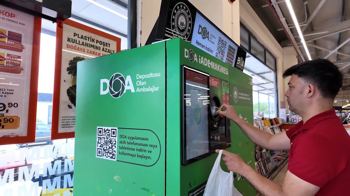 DOA'ya ilgi 3 kat arttı! Bakan Kurum iade edilen ambalajların adım adım dönüşüm yolculuğunu görüntülerle paylaştı