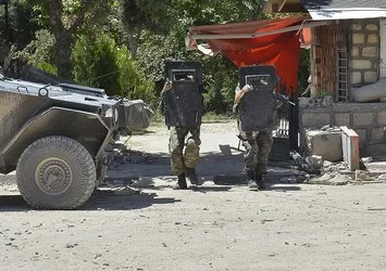 Mardin'de çöken binada bir asker şehit oldu