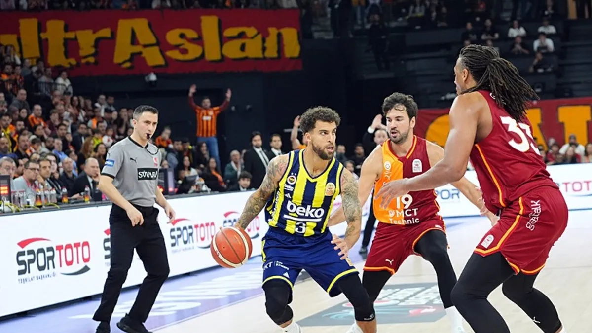 Basketbol derbisinde kazanan Kanarya! MAÇ SONUCU | Galatasaray MCT Technic 76 - 85 Fenerbahçe Beko