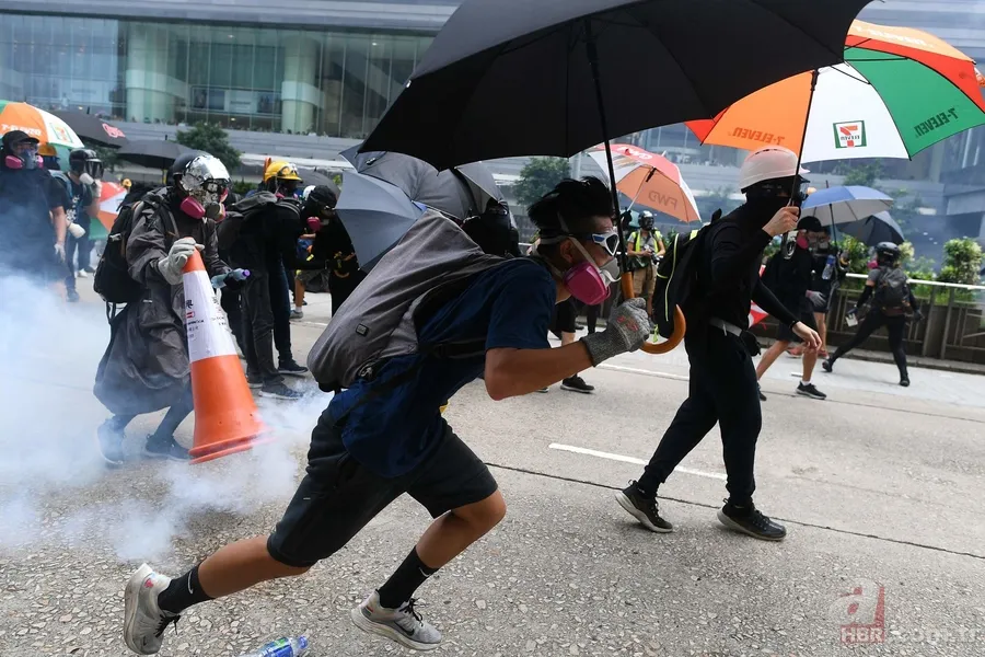 Hong Kong'dan dehşete düşüren kareler! Protestolar devam ediyor 17