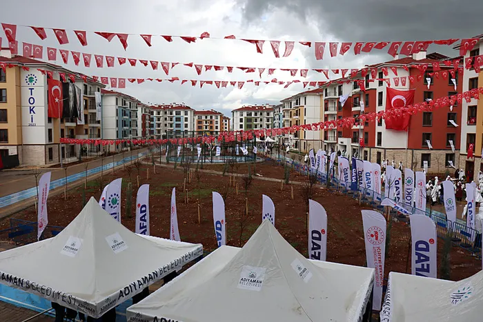 Depremzedelerin merakla beklediği haber! Bakan Özhaseki duyurdu! Bütün konutlar 25 Eylül'e kadar teslim edilecek - 2