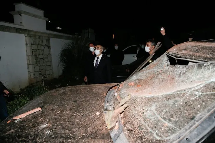 Son dakika: İzmir'de görülmemiş felaket! Hortum araçları 10 metre havaya kaldırıp binaların üzerinden savurdu