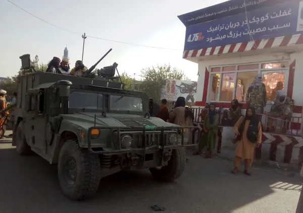 Taliban Afganistan'da bir kenti daha ele geçirdi - 2