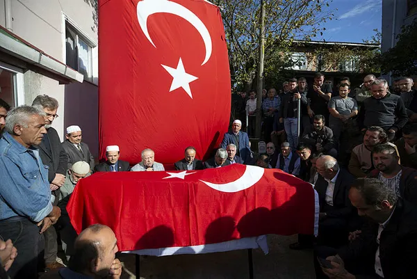 bartindaki-madende-sehit-olan-rahman-ozcelikin-babasi-a-habere-konustu-devlet-sonuna-kadar-mucadele-etti-en-bu-1665939528826.jpg Bartın'daki madende şehit olan Rahman Özçelik'in babası A Haber'e konuştu: Devlet sonuna kadar mücadele etti! En büyük hayali…