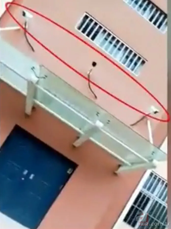 Tuvaletlerin bile izlendiği rezalet kamp! 7