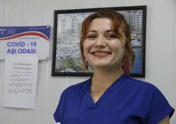 Bakan Koca paylaştı! İşte bir günde 224 kişiye aşı yapan Sabire hemşire