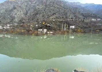 Yusufeli Barajı’nda su seviyesi 47 metreye ulaştı! Boşaltılan evler sular altında kalmaya başladı