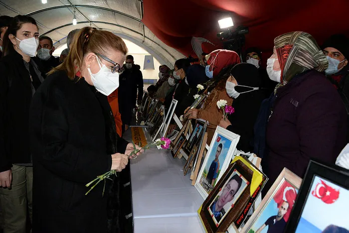 Ticaret Bakanı Ruhsar Pekcan’dan Diyarbakır annelerine ziyaret