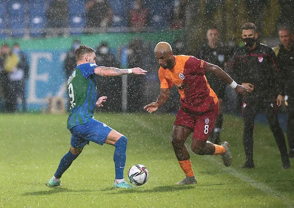 aslan-son-dakikada-kukredi-caykur-rizespor-2-3-galatasaray-mac-sonucu-ozet-1633284637602.jpg ASLAN son dakikada kükredi! Çaykur Rizespor 2-3 Galatasaray (MAÇ SONUCU ÖZET) - 1