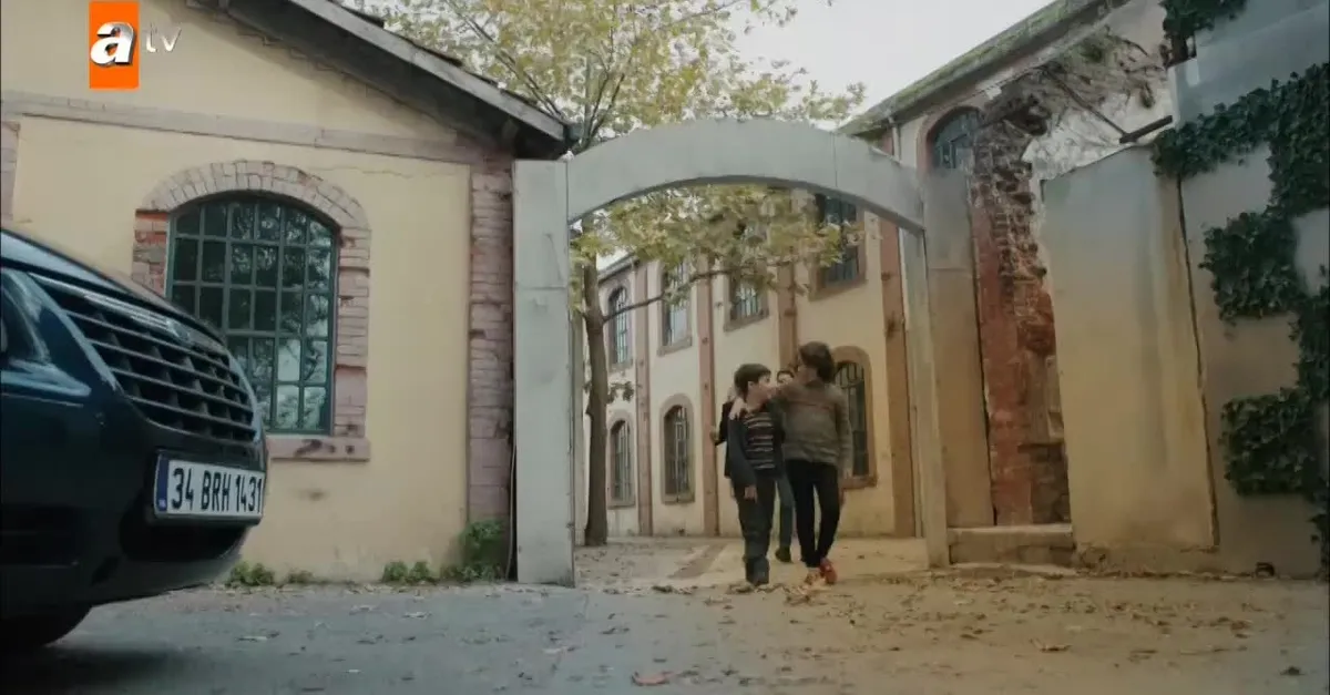 Kimse Bilmez’e damga vuran Barış Manço şarkısı! İki kardeş birlikte söyledi