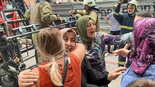 1688799271810.jpeg Avcılar'da yangın paniği! Binada mahsur kaldılar - 1