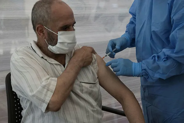 Son dakika: Sağlık Bakanlığı yapılan koronavirüs aşı sayısını açıkladı!