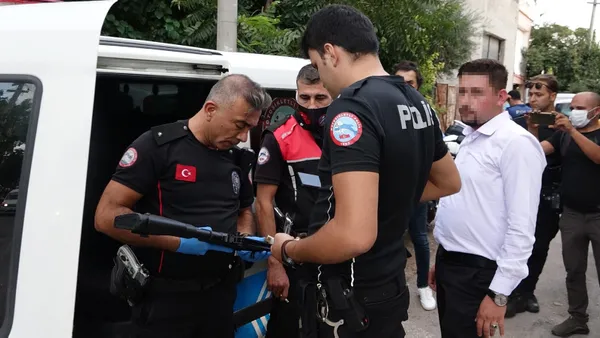 af-tufegiyle-sokak-ortasinda-ates-acti-silah-sikinti-degil-baba-canimi-sikanlari-vuracagim-1631863162448.jpg Af tüfeğiyle sokak ortasında ateş açtı: Silah sıkıntı değil baba canımı sıkanları vuracağım - 2