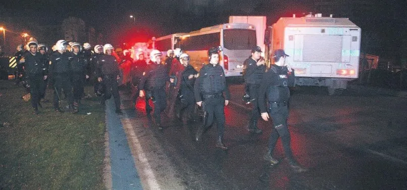 Ambarlar’da bin polisle yıkım