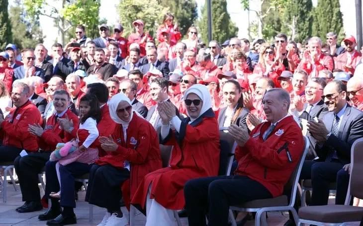 Bakü semalarında hilal ve yıldız! Teknofest'te nefesleri kesen gösteri