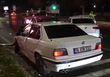 Sivas'ta zincirleme kaza! 5 otomobil birbirine girdi: 1 yaralı