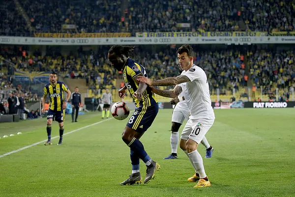 Fenerbahçe kendi evinde Akhisarspor’u geçmesini bildi