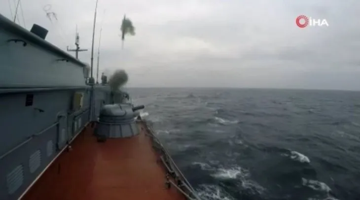 Son dakika | Rusya’dan ses getiren tatbikat! Denizden atılan füzelerle vurdular! İşte o anlar