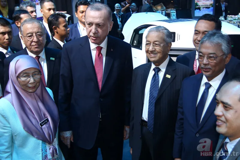 Başkan Erdoğan Kuala Lumpur'da! Oturumun ardından sergi alanını gezdi 18