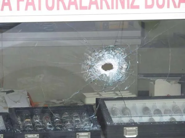 Ataşehir’de kuyumcu soygunu girişimi : 2 yaralı