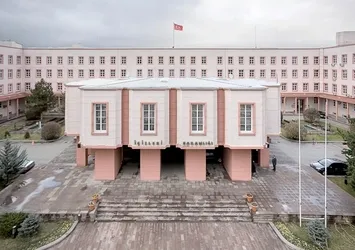 Kaçan başkanın yerine kayyum atandı