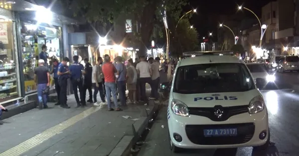 1692863188674.jpg Gaziantep'te 'park' kavgası: Satır, sopa ve bıçaklarla dükkanı bastılar - 2
