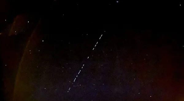 Gökyüzündeki sıralı ışıklar İstanbulluları heyecanlandırdı