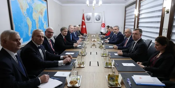 disisleri-bakani-hakan-fidandan-yogun-diplomasi-trafigi-baskentte-mevkidaslarini-kabul-etti-1698691523545.jpg Dışişleri Bakanı Hakan Fidan’dan yoğun diplomasi trafiği! Başkent’te mevkidaşlarını kabul etti - 1