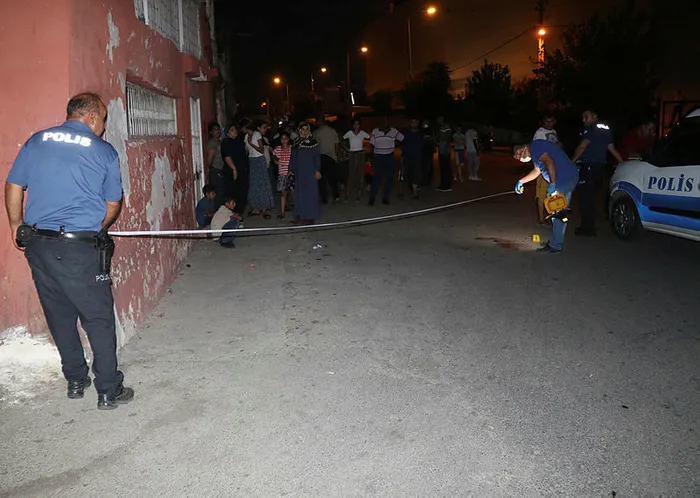 Son dakika: Adana'da korku dolu anlar! Evinin önünde pusuya düşürüp tabancayla başından vurdular - 3