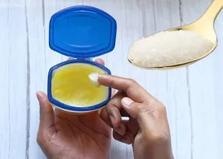 Akneyi tek seferde söndürüyor! Vazeline 1 kaşık ekleyince peeling etkisi verecek...