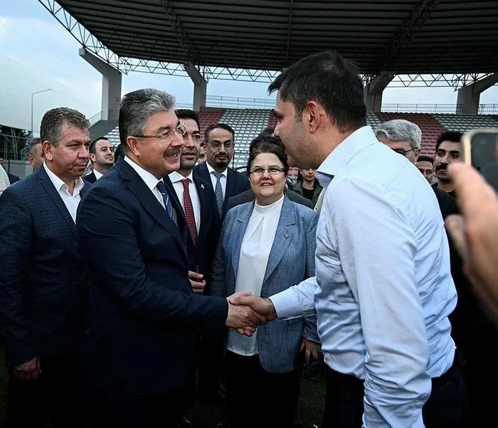deprem-bolgesine-mujde-geldi-yil-sonuna-kadar-200-bin-konut-tamam-1720954815817.jpeg Deprem bölgesine müjde geldi! Yıl sonuna kadar 200 bin konut tamam - 1