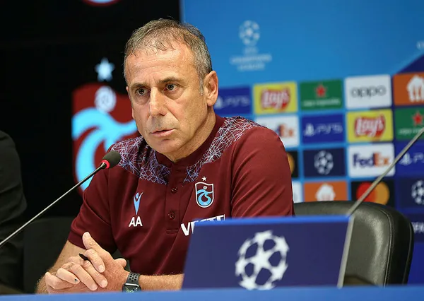 1661294218309.jpg Trabzonspor taraftarından Kopenhag'a gece yarısı hoş geldiniz partisi! Dev misilleme ile gece boyu otel önünü inlettiler - 5