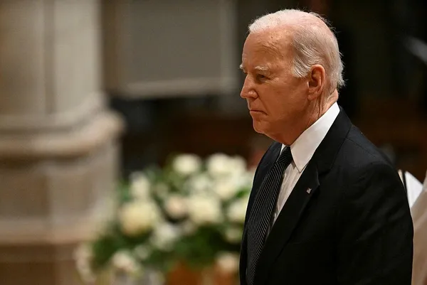 abd-savunma-bakani-austinin-hastaneye-kaldirilmasinda-bomba-detaylar-joe-biden-dahil-kimsenin-haberi-yoktu-1704697342183.jpeg ABD Savunma Bakanı Austin'in hastaneye kaldırılmasında bomba detaylar: Joe Biden dahil kimsenin haberi yoktu - 4