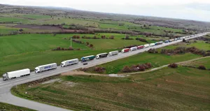 Sınırda kilometrelerce tır kuyruğu!