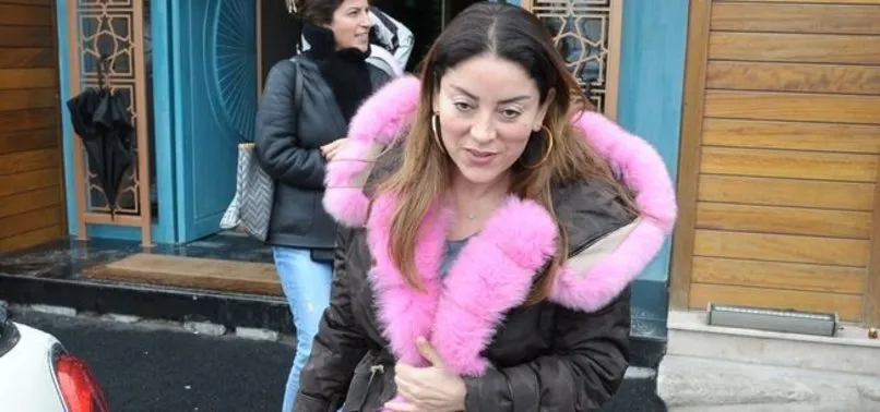 askin nur yengi pembe renkli kurkle dikkat cekti a haber son dakika magazin haberleri