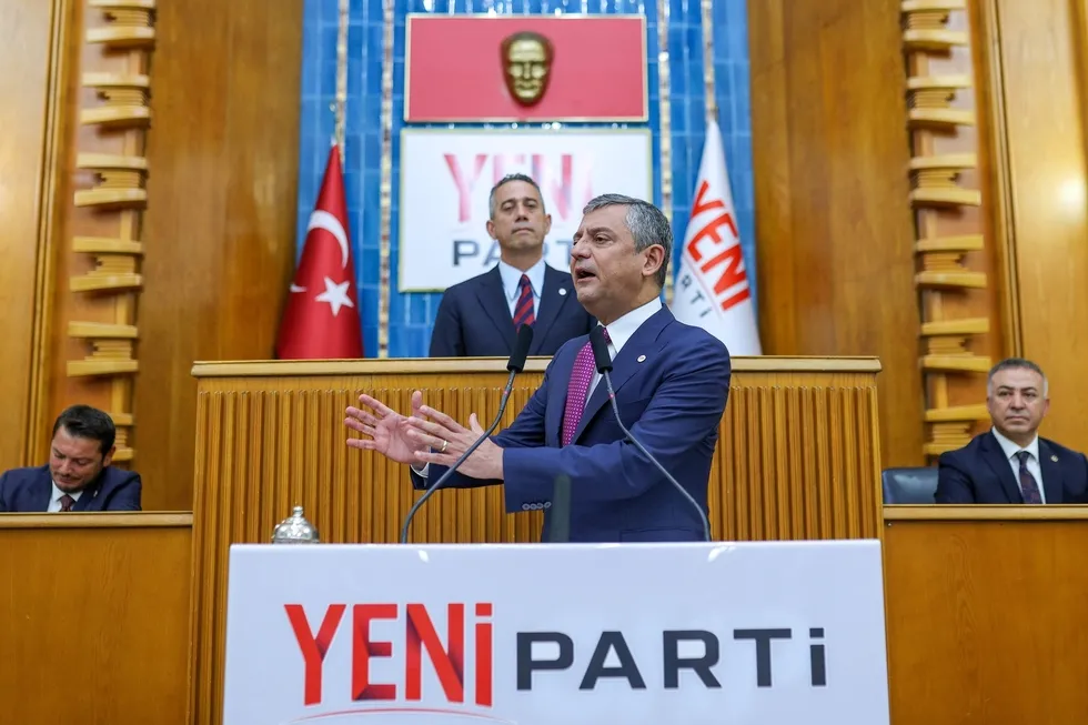 Özgür Özel gözünü CHP'nin üyelerine dikti: "Yeni CHP biziz" algısı için düğmeye basıldı! Hedef 1.5 milyon üyeyi safına çekmek - 2