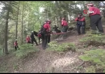 Düzce'de uçurumdan yaralıyı kurtardılar