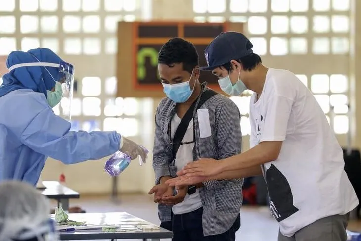 Tayland Kralı Maha Vajiralongkorn’un 20 cariyesiyle birlikte coronavirüs karantinasına girdi