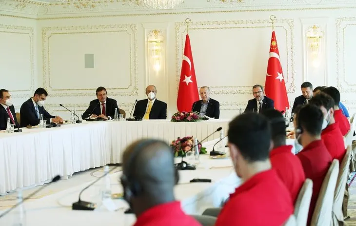 Başkan Erdoğan Euroleague ve Türkiye Basketbol ligi şampiyonu Anadolu Efes'i kabul etti