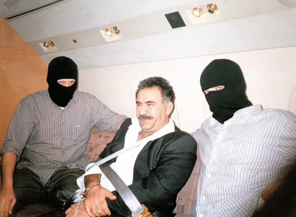 Teröristbaşı Öcalan için yürüyen HDP’lilere polis geçit vermedi: HDP vekili hastaneye kaldırıldı