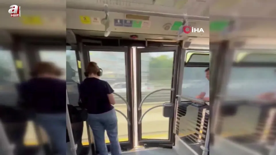 İstanbul’da tehlikeli yolculuk! Metrobüs kapısı açık ilerledi