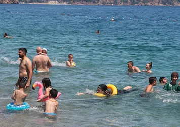 Antalya'da sıcaklıklar 43 dereceyi gördü