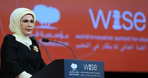 Emine Erdoğan Yörük kızı Emine için elini uzattı