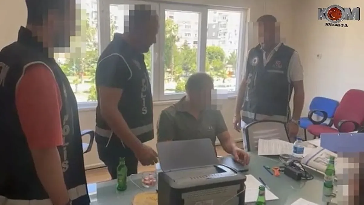 Antalya'da özel hastane denetiminde rüşvet skandalı! Operasyonun görüntüleri ortaya çıktı | Poşet içerisinde avrolar...