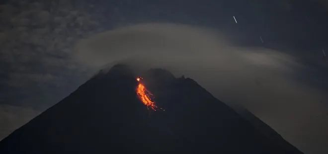 Endonezya’da Merapi Yanardağı’nda patlamalar! Yüzlerce kişi tahliye edildi