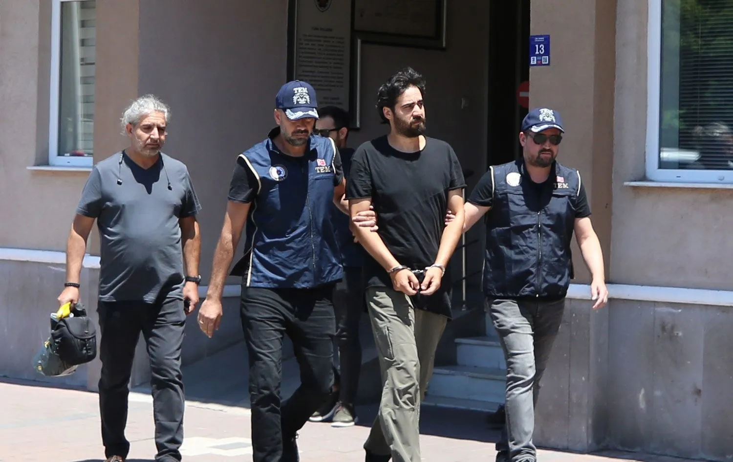 Teröristlerle fotoğrafları ortaya çıkmıştı: HDP'li Hüda Kaya'nın oğlu tutuklandı